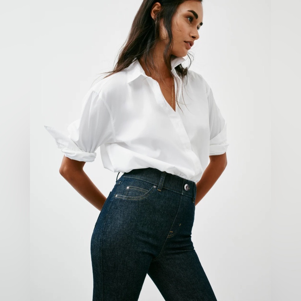 [NWOT] $168 SPANX Shape Original EveryWear
Flare Jeans in Indigo. Size Small - Picture 2 of 7